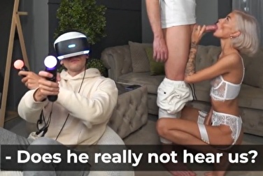 В VR очках играть охуенно, только какие-то стоны всё время мешают